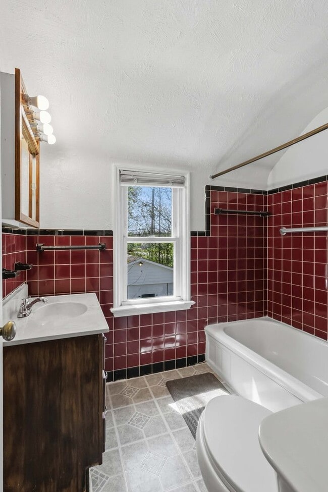 Building Photo - Charming 3BR Home in Warrensville Heights | Fresh Interior + New Roof | CMHA Welcome