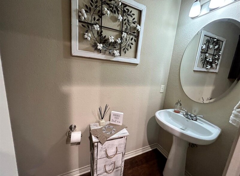 Building Photo - Spacious 2 Bed/2.5 Bath Condo in Gateway Villas!