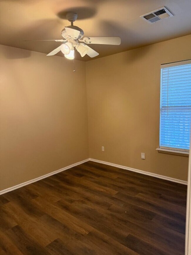 Building Photo - Updated Duplex - Mustang Schools - Open Fl...