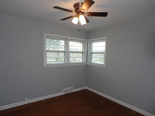 Building Photo - Adorable 3 Bedroom Home!