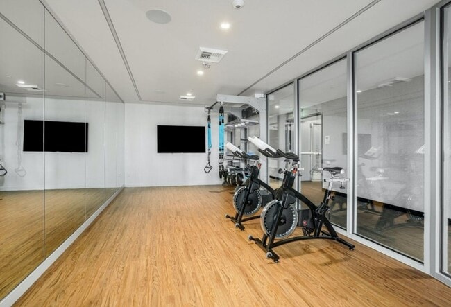 Building Photo - 1Bd/1.5Ba Bellevue Condo