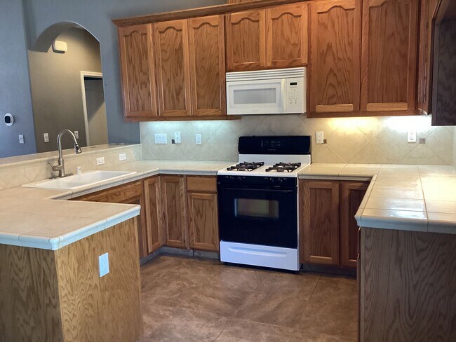 Building Photo - NOW AVAILABLE!! BEAUTIFUL GUSTINE HOME LOCATED IN GATED COMMUNITY