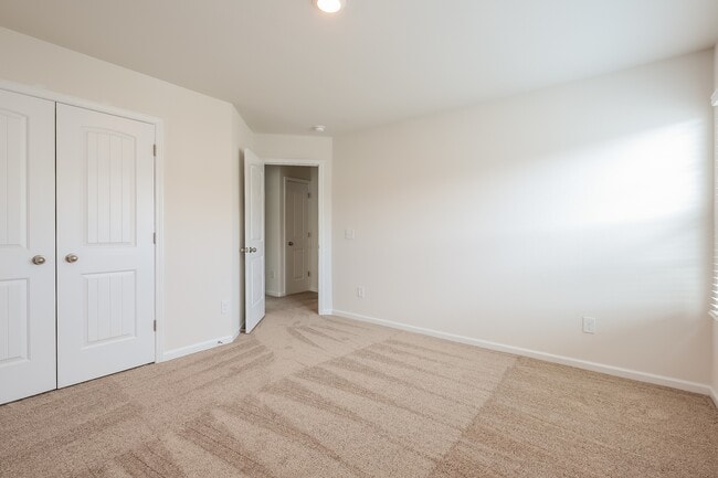 Building Photo - 2131 Southlea Dr