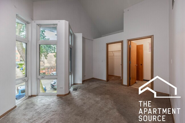 Building Photo - 1049 N Winchester Ave