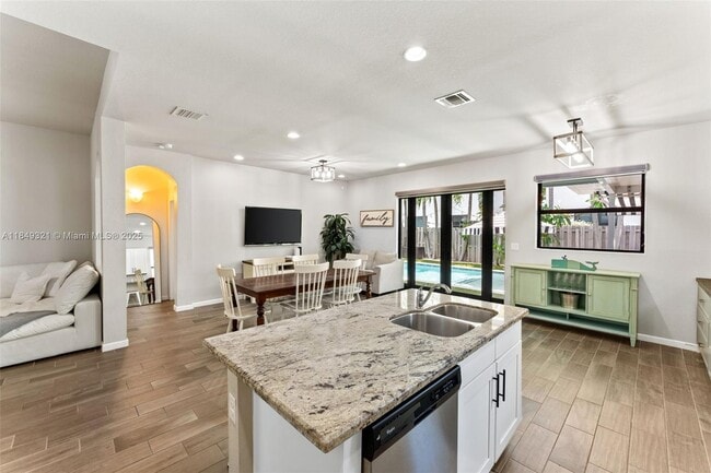 Building Photo - 25021 SW 118 Ct