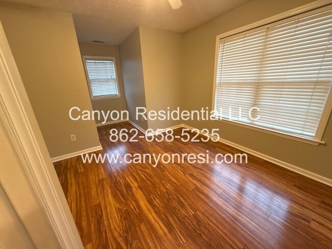 Building Photo - Beautiful home with 3 bedrooms!