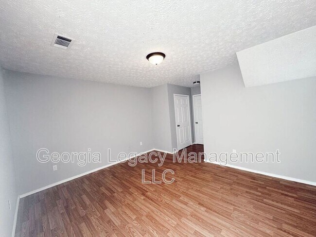 Building Photo - 896 Campbell St