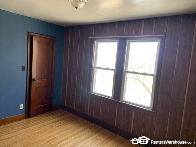 Building Photo - Beautifully Remodeled SFH in Plato Availab...