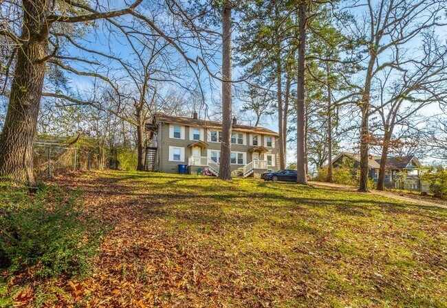 Building Photo - 311 Hedgewood Dr