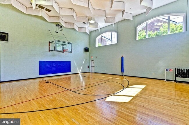Building Photo - 4951 Brenman Park Dr