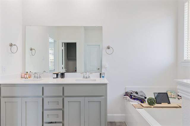 Building Photo - 7028 Windmill St