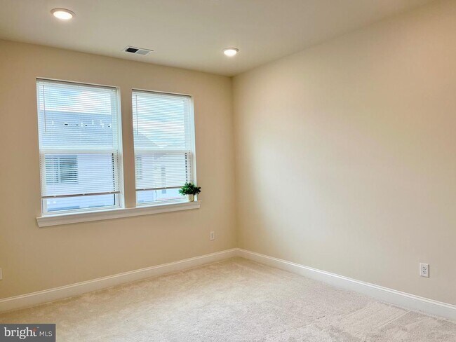 Building Photo - 805 Shay Ct