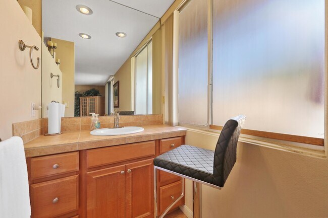 Building Photo - 42505 Adams St