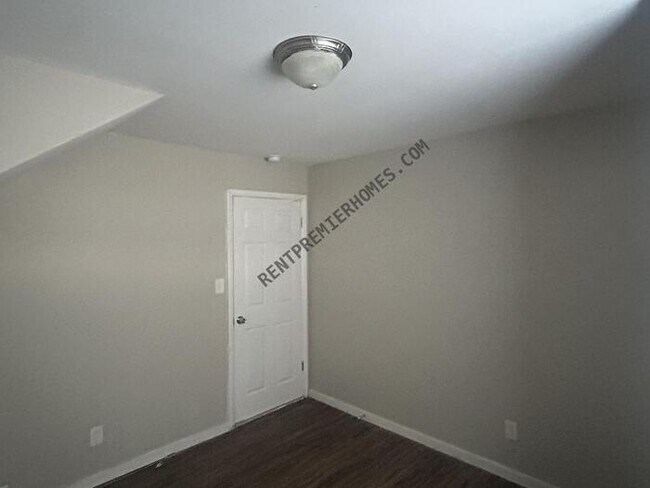 Building Photo - 101 W 31st St