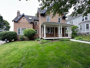 Building Photo - 14 Ashfield St