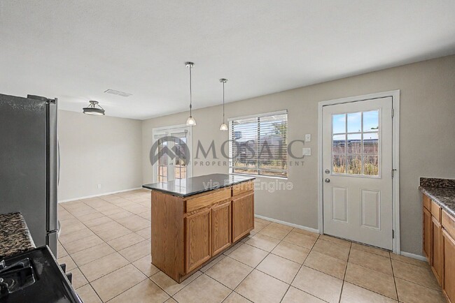 Building Photo - 1531 W 7th St