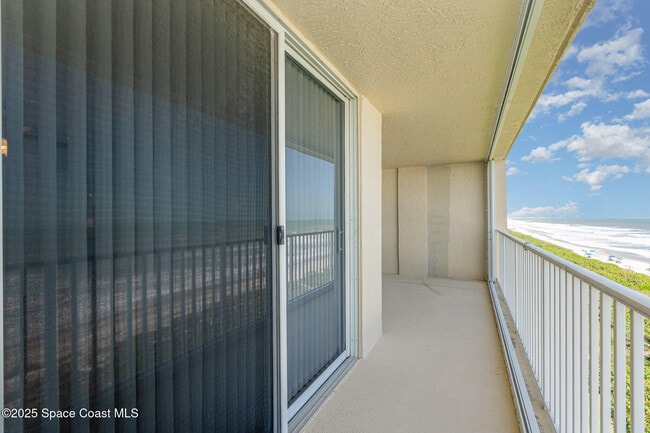 Building Photo - 1575 N Hwy A1A