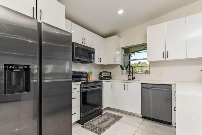 Building Photo - 518 Woodgate Cir