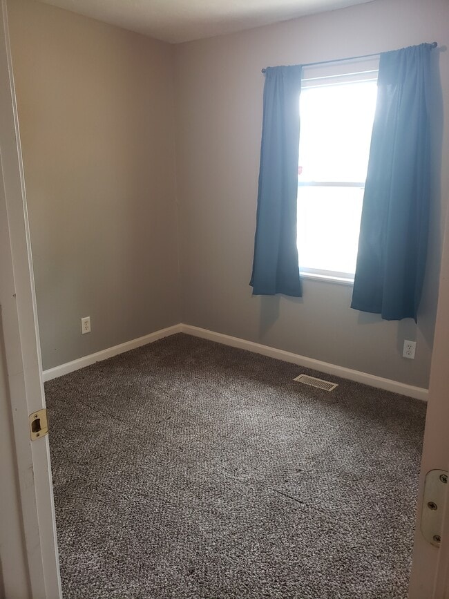 Building Photo - 1304 Dalton Dr