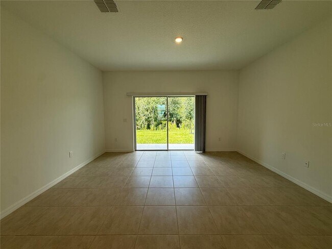 Building Photo - 3085 Skyline Lp