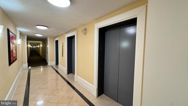 Building Photo - 4500 S Four Mile Run Dr
