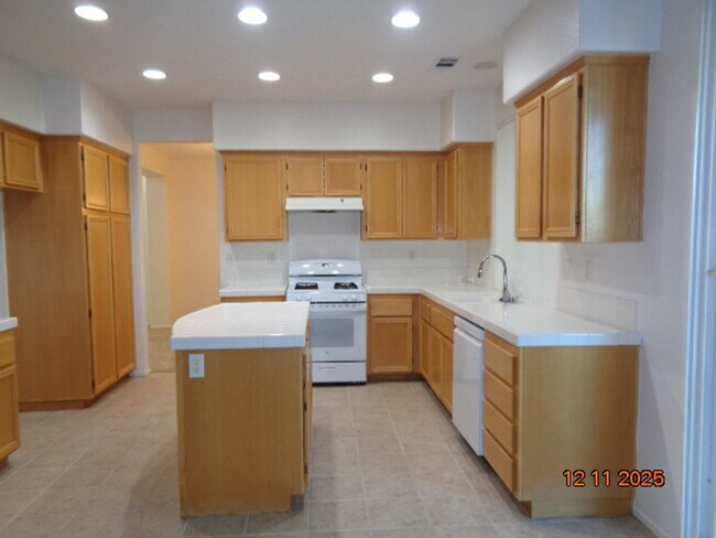 Building Photo - Beautiful 2 Story West Lancaster Home Built in 2003 with 2843 sq. ft.