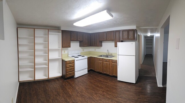 Building Photo - Hen-269