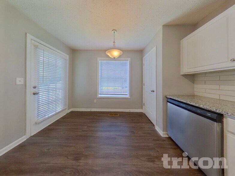 Building Photo - 34 Paradise Way
