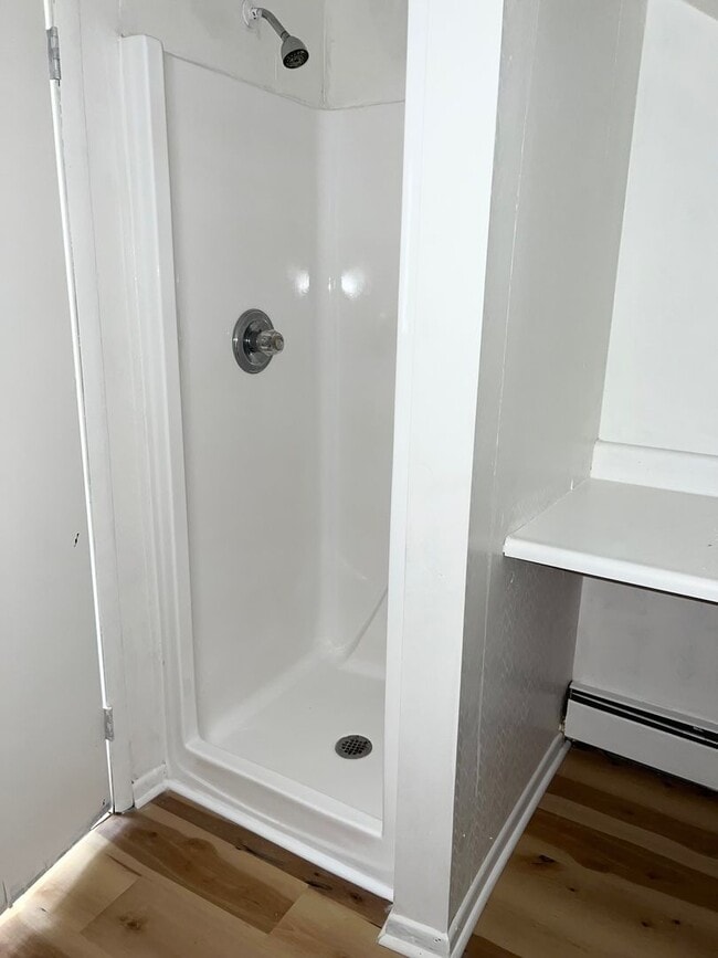 Building Photo - Spacious 3 bed, 2.5 bath Single Family home in Carrick- New Flooring and Paint, Available Immedia...