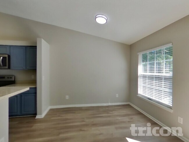 Building Photo - 1020 Woodbridge Hollow N