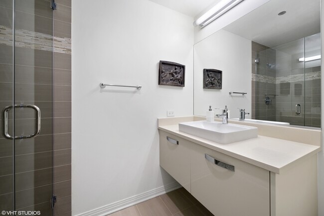 Building Photo - 65 E Monroe St