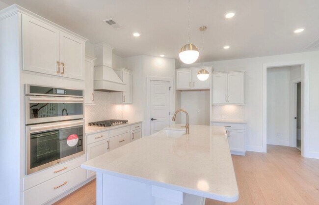 Building Photo - 9131 Headwaters Dr