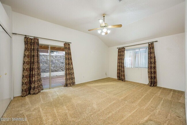 Building Photo - Great 3/2 close to Hospitals