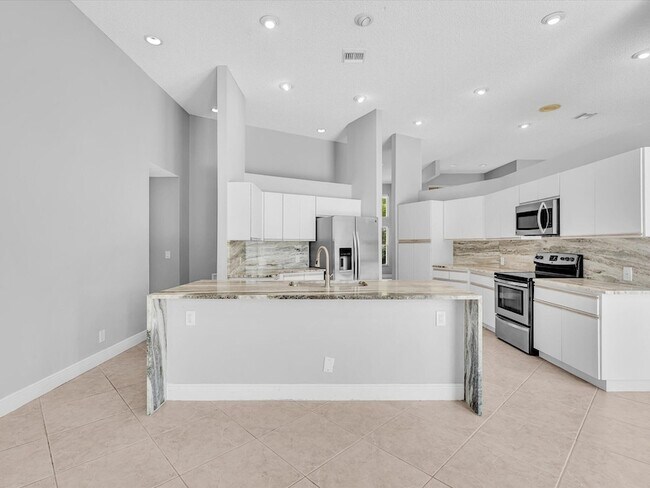Building Photo - 10434 NW 6th Ct