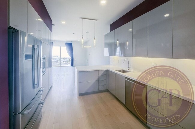 Building Photo - SF Shipyard - 3 BR, 2.5 BA Townhouse 1,634 Sq. Ft. - 3D Virtual Tour, 2-Car Garage