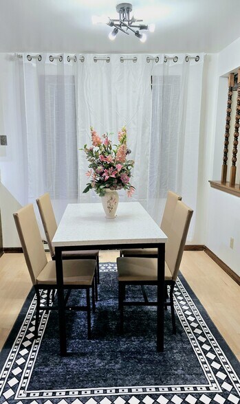 Breakfast area - 650 Hopkins Rd