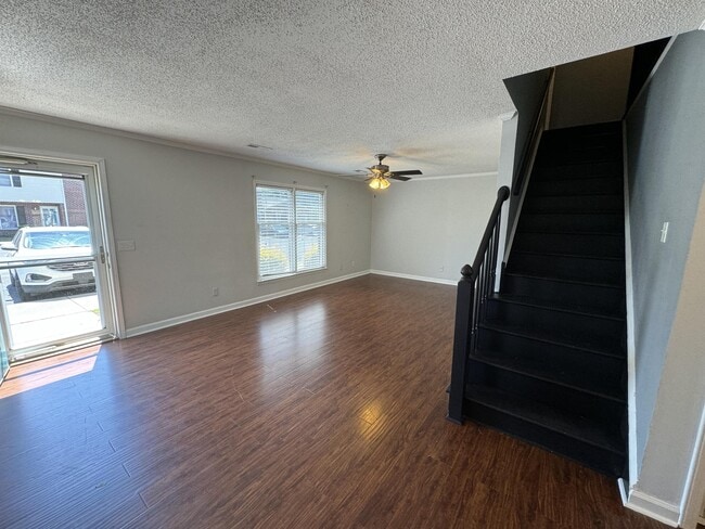 Building Photo - 2700 Thackery Rd