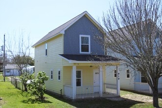 Building Photo - 919 N Avenue C