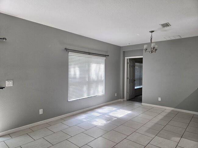 Building Photo - Move in Ready 3/2 in Lago Katrina
