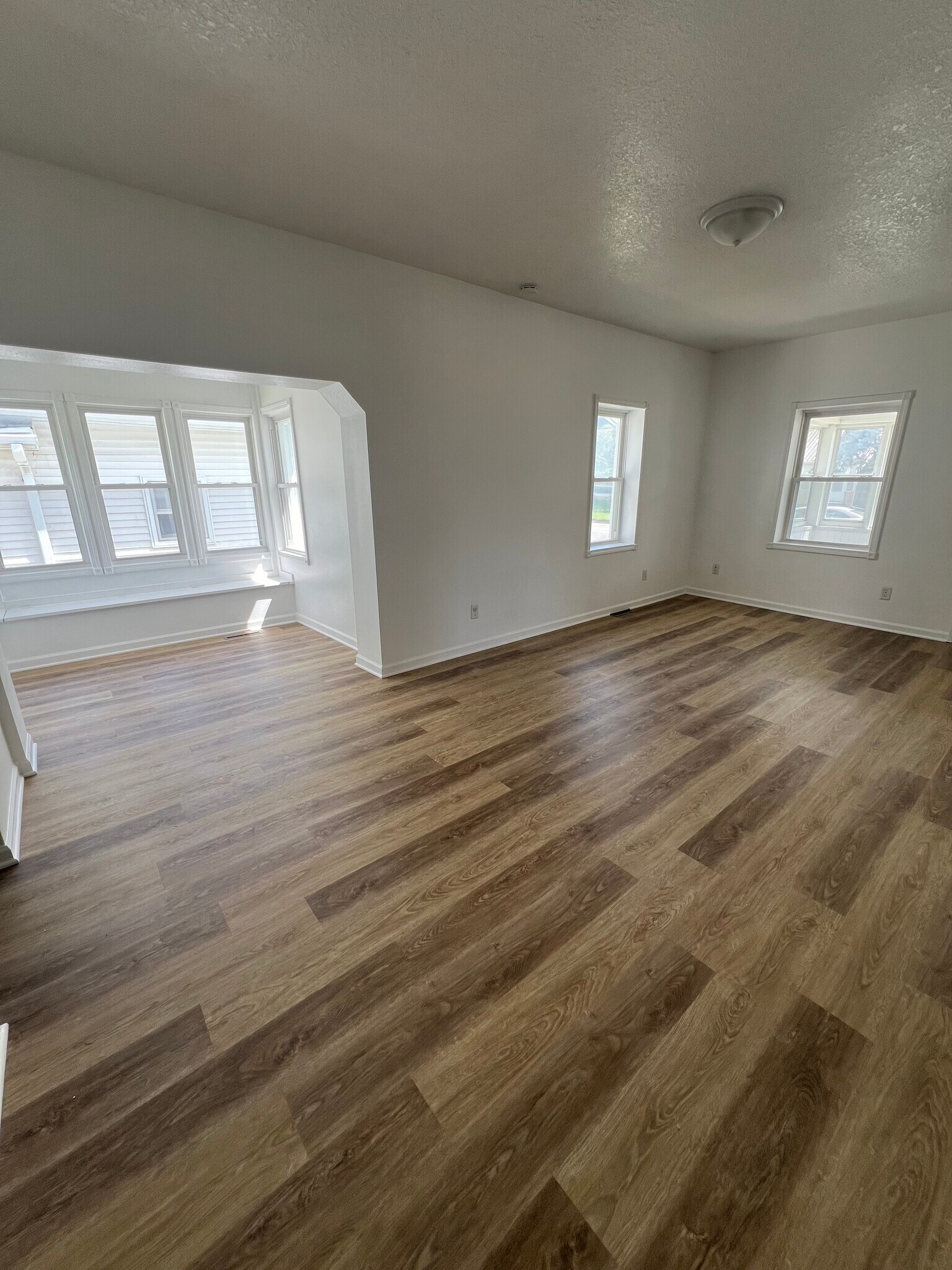 Building Photo - 509 W Pleasant St