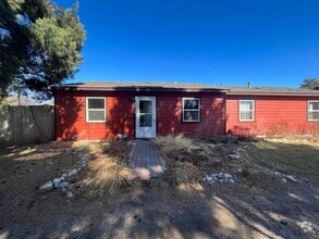 Building Photo - Adorable Duplex Close on West Side of Fort...