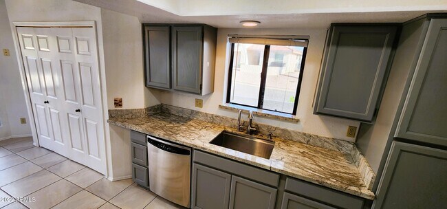 Building Photo - 2602 N 61st St