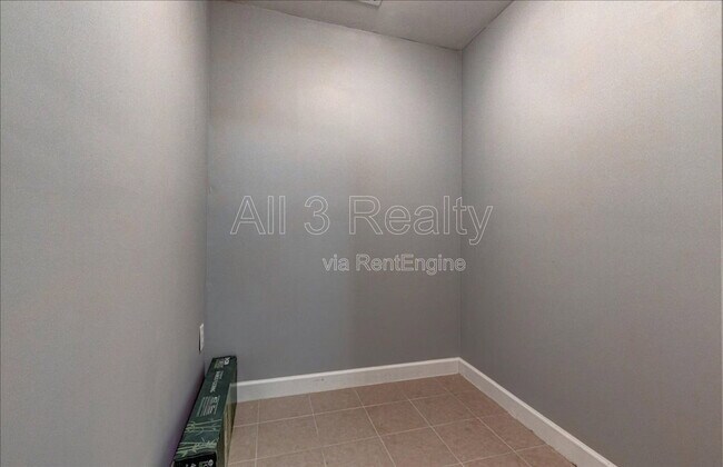 Building Photo - 2540 Alvecot Cir SE