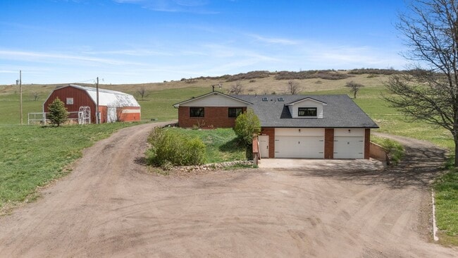 Building Photo - Sedalia Oasis on 8+ Acres