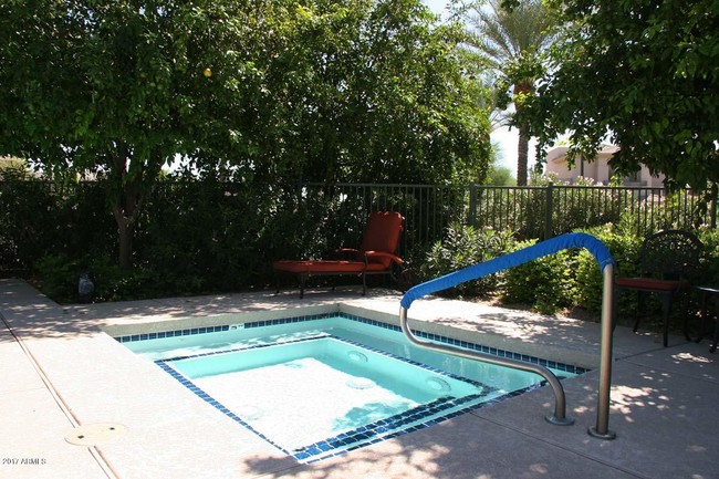Building Photo - 7371 E Vaquero Dr