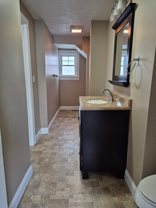 Building Photo - 136 N Mantua St