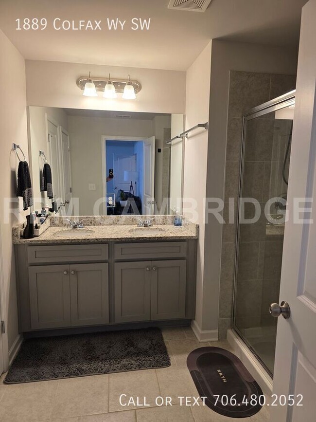 Building Photo - For Rent: Stunning 3-Bed, 3-Bath Townhome ...