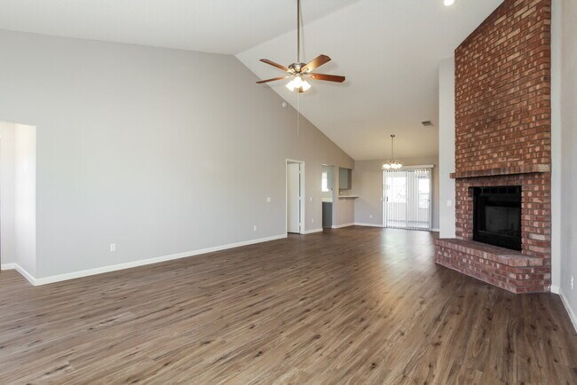 Building Photo - 2690 W Saddle Ranch Pl
