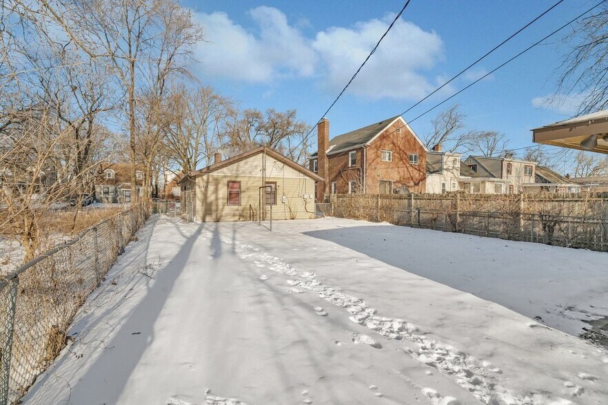 Building Photo - 14745 Princeton Ave