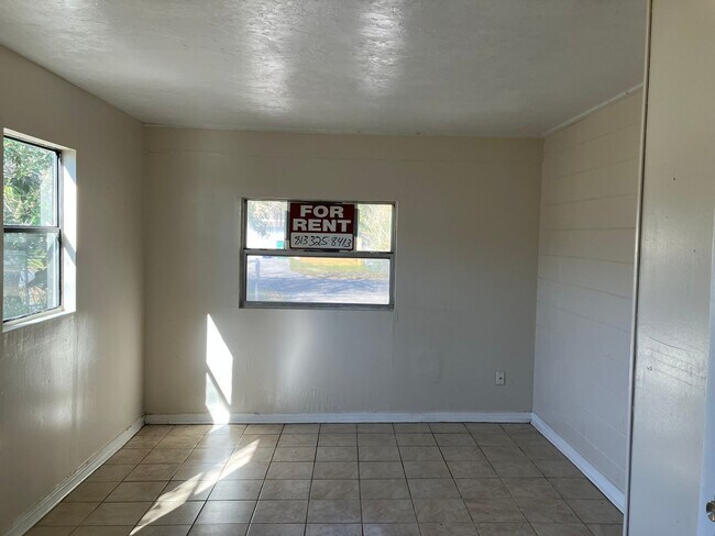 Building Photo - 39500 Lincoln Ave